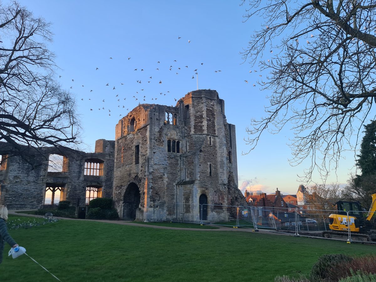 The gatehouse of Newark Castle in low evening light